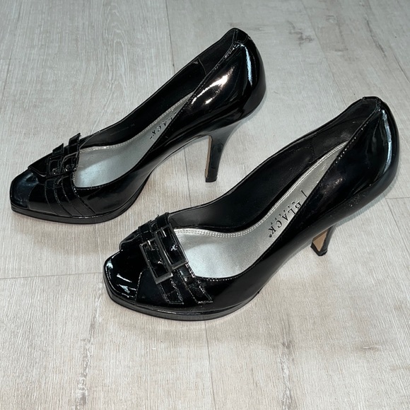 EUC White House Black Market Patent Leather Heels - Picture 4 of 6